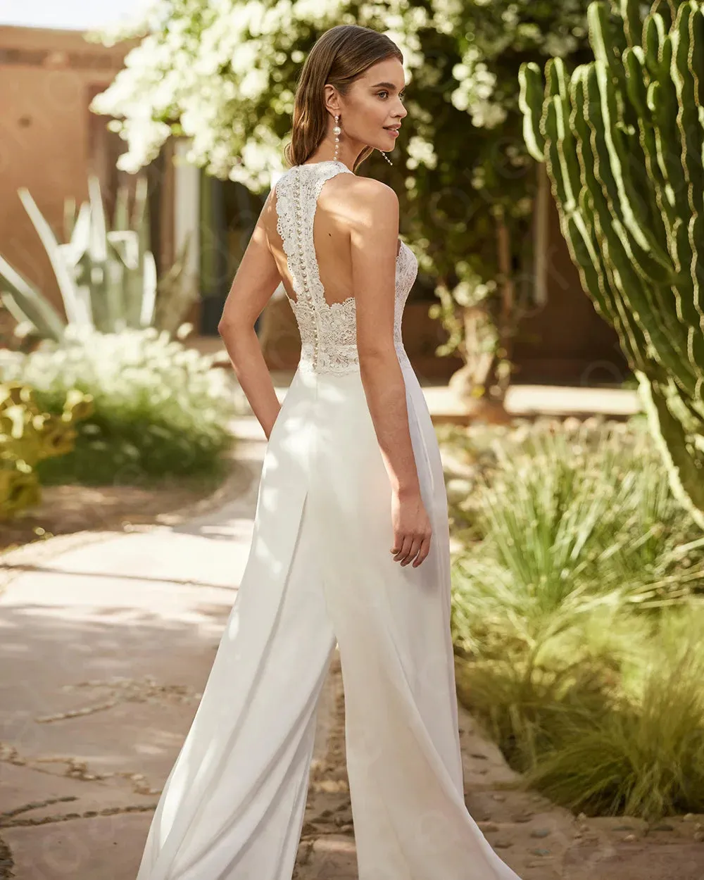 2024 Spring Lace Jumpsuit Wedding Dress with Sleeveless Design and Trousers