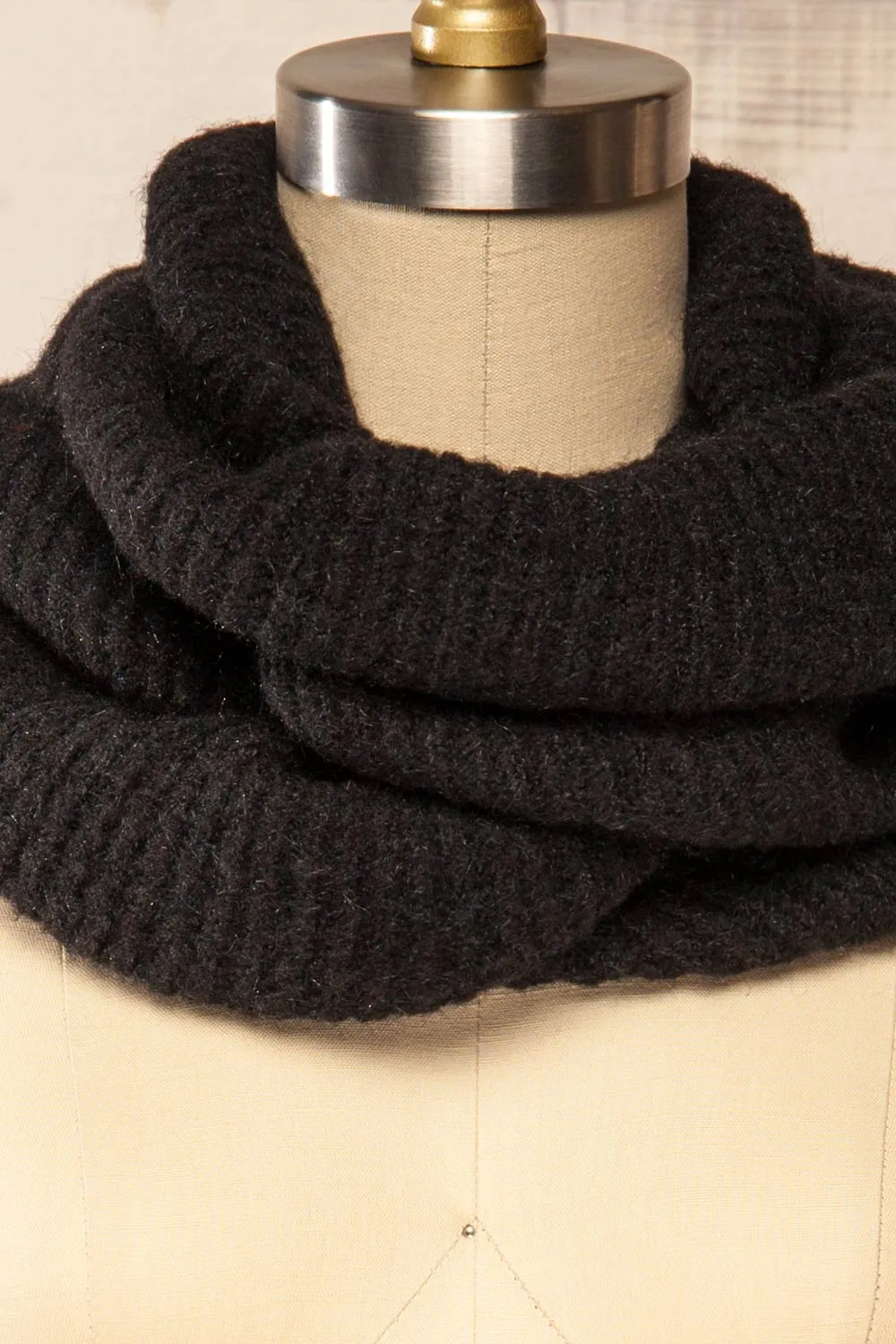 Saguenay Black | Ribbed Knit Infinity Scarf