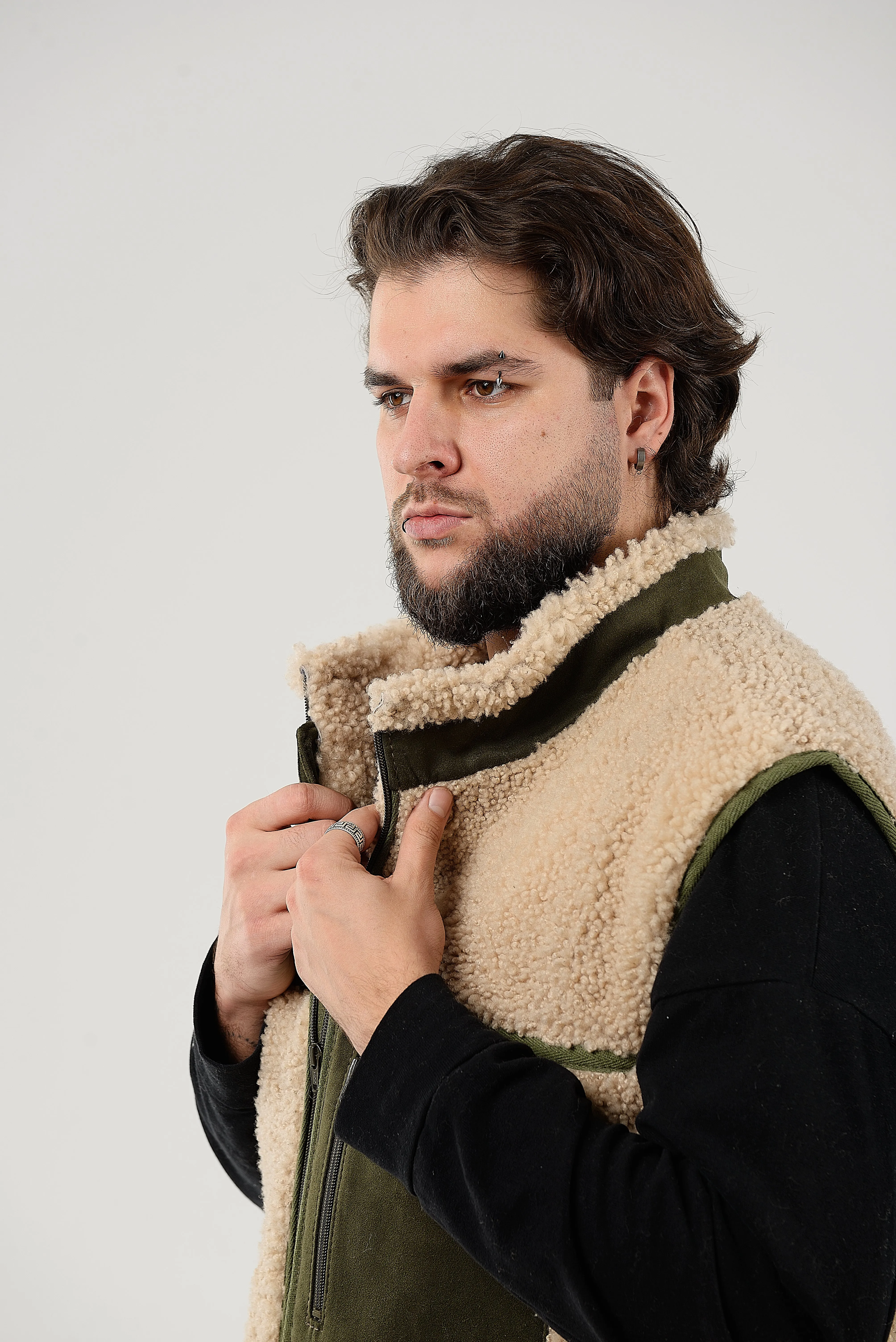 Sheepskin Vest, Collar-Exposed Wool Seams,Beige-green Lightweight And Warm Sleeveless Jacket,Sustainable Clothing,Zipper Closure And Pockets