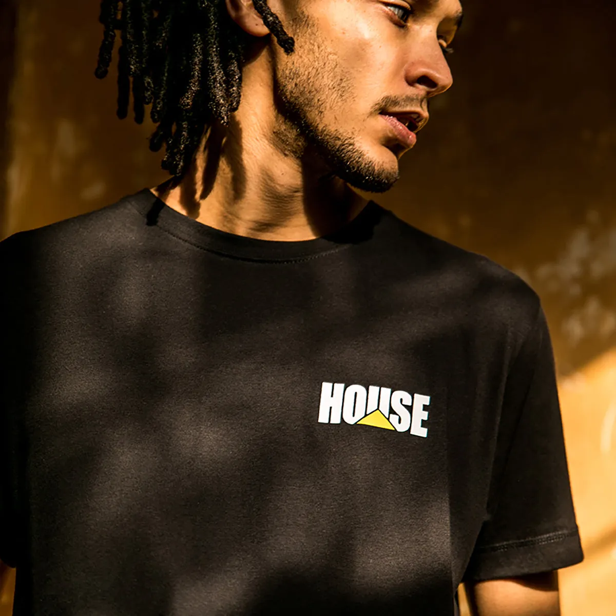 Triangle House Crest - Tshirt - Black