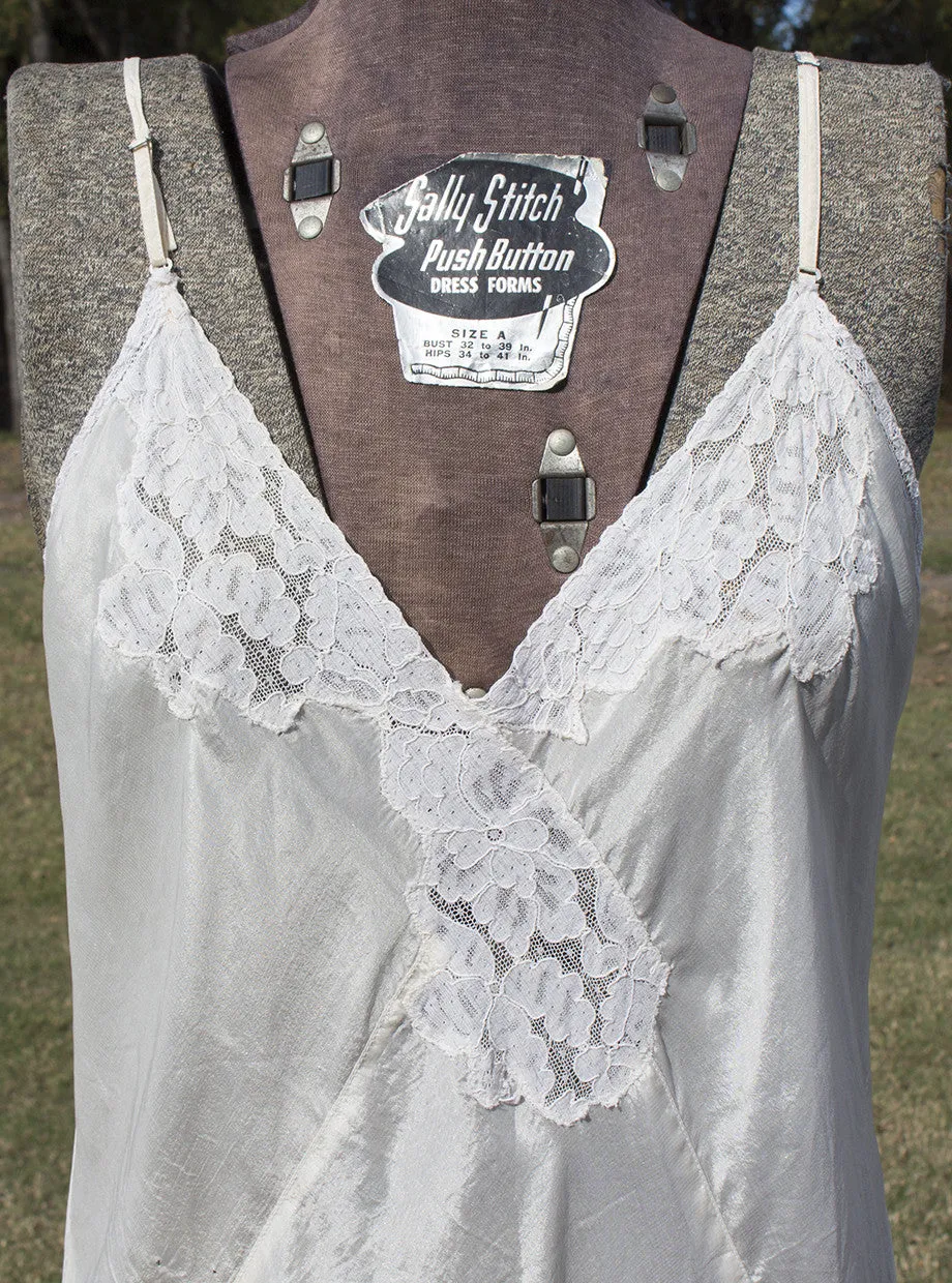 Vintage Women’s Intimates - Velvety Soft Ivory Slip